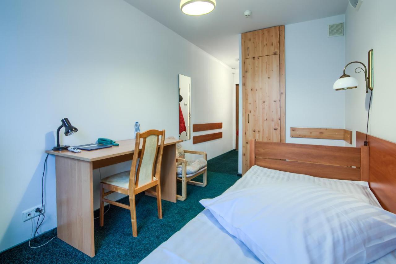 קונין Hotel Konin מראה חיצוני תמונה