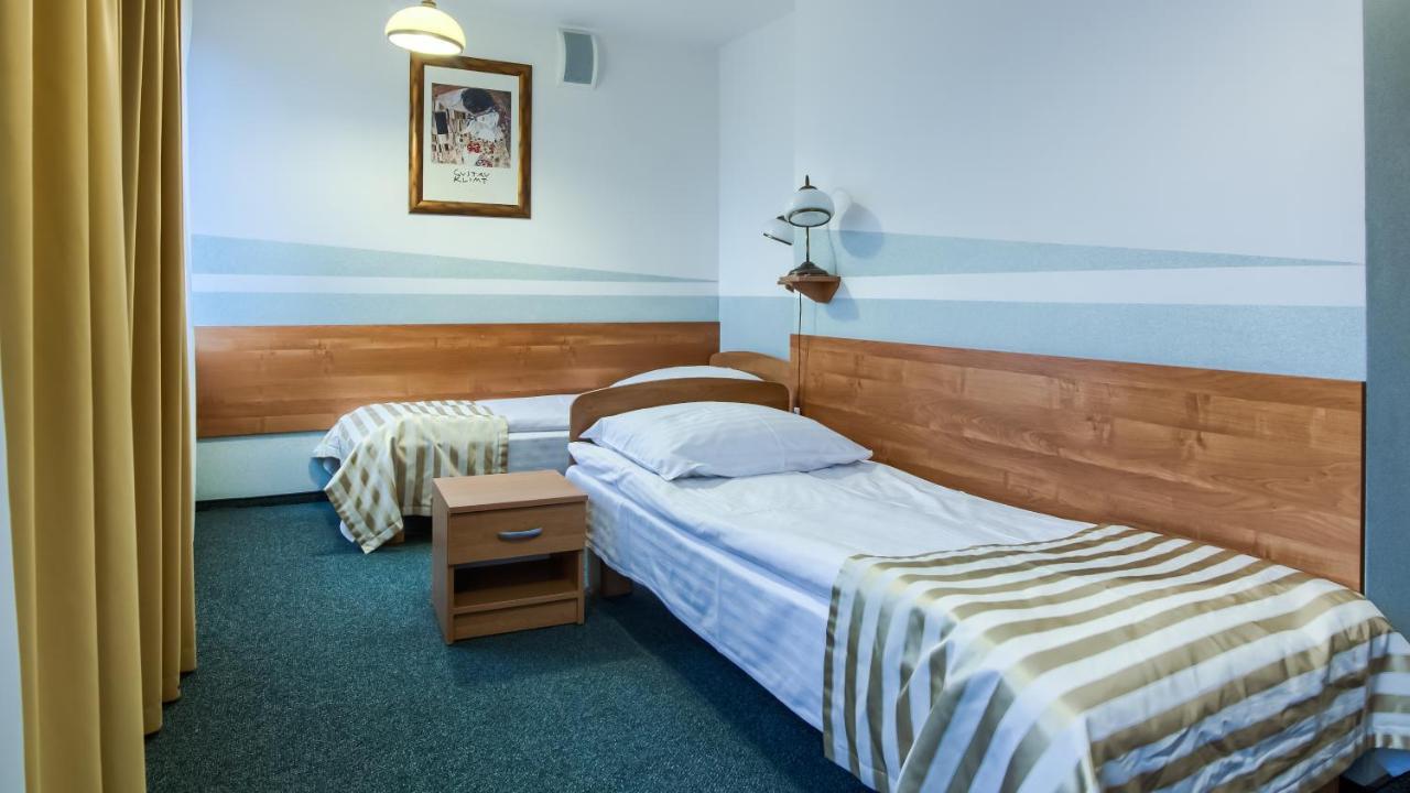 קונין Hotel Konin מראה חיצוני תמונה