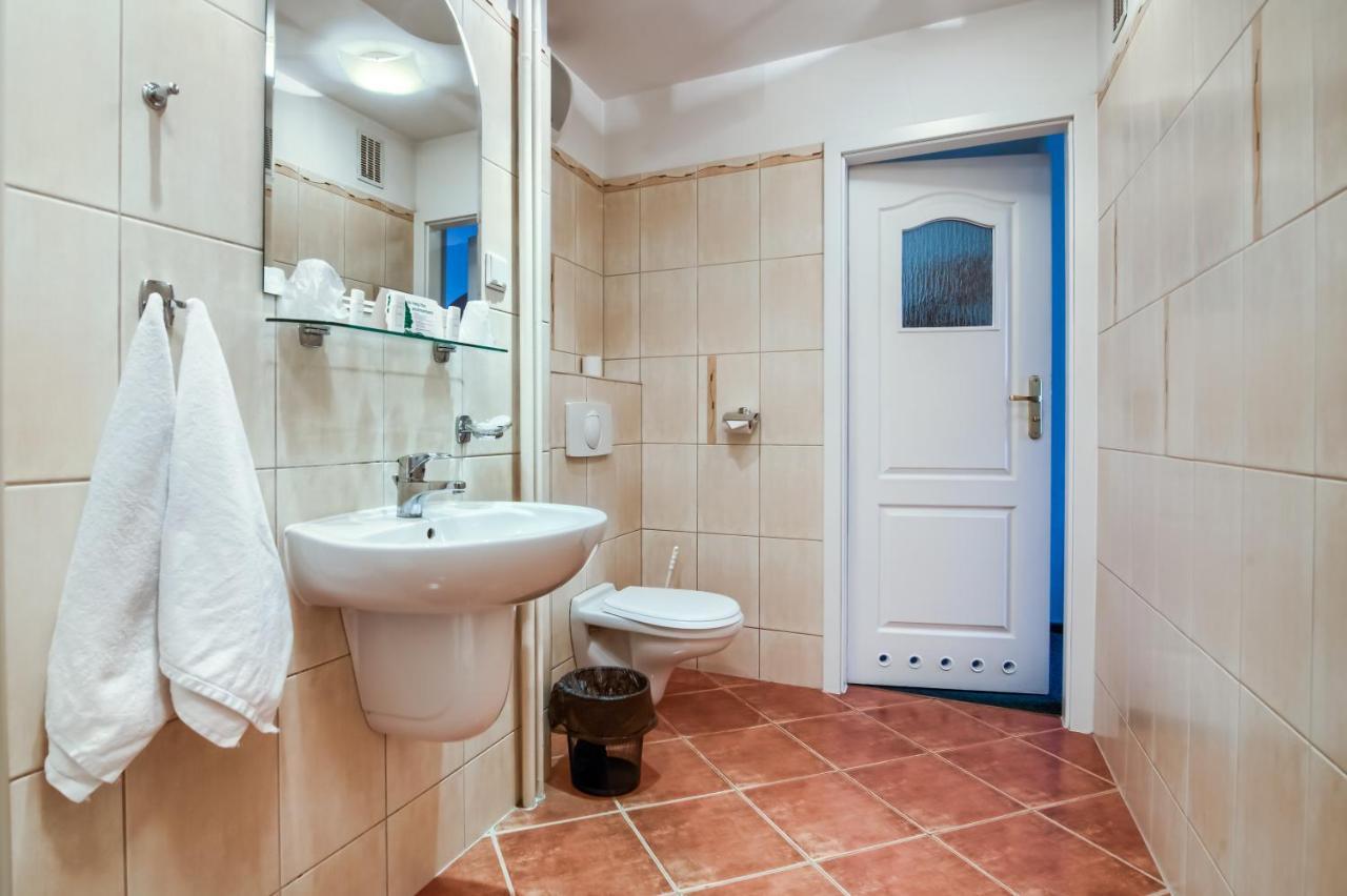קונין Hotel Konin מראה חיצוני תמונה