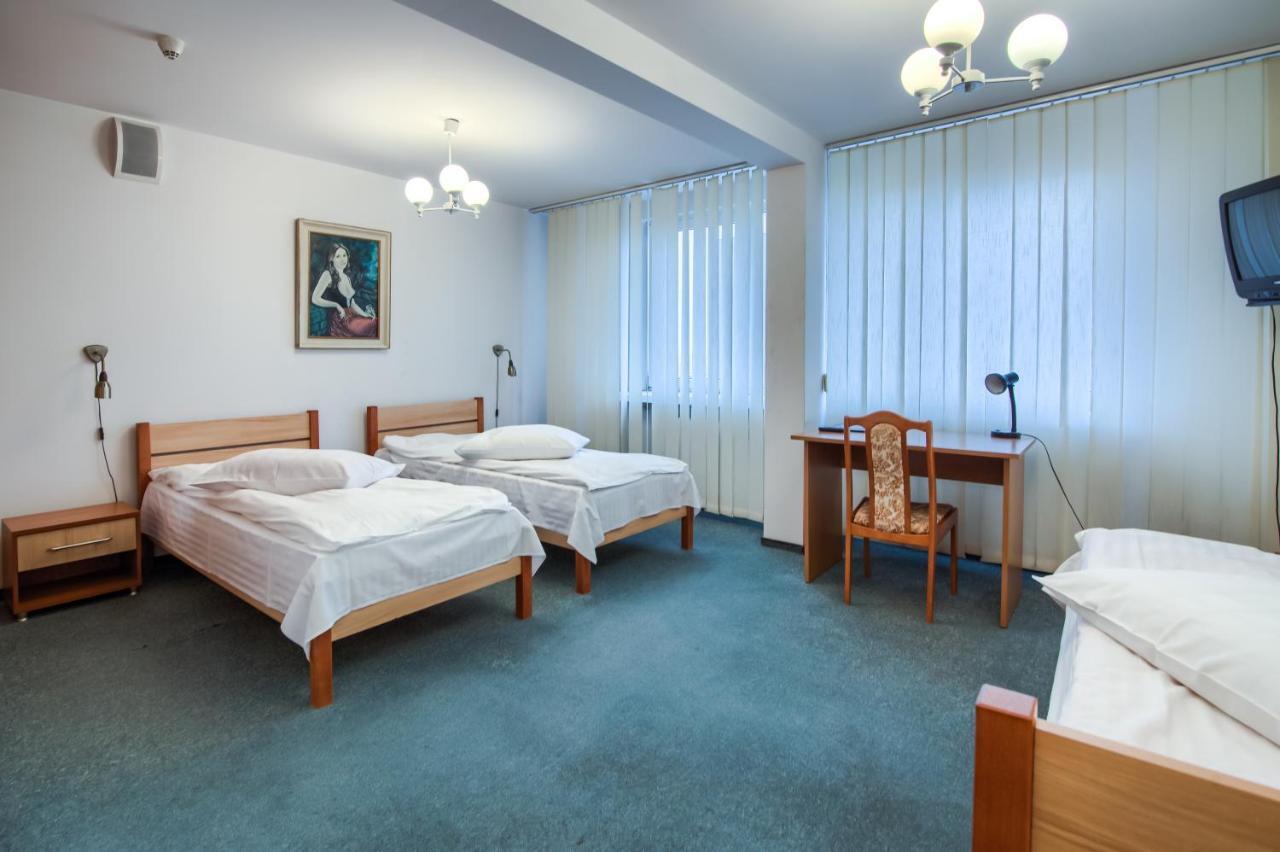 קונין Hotel Konin מראה חיצוני תמונה