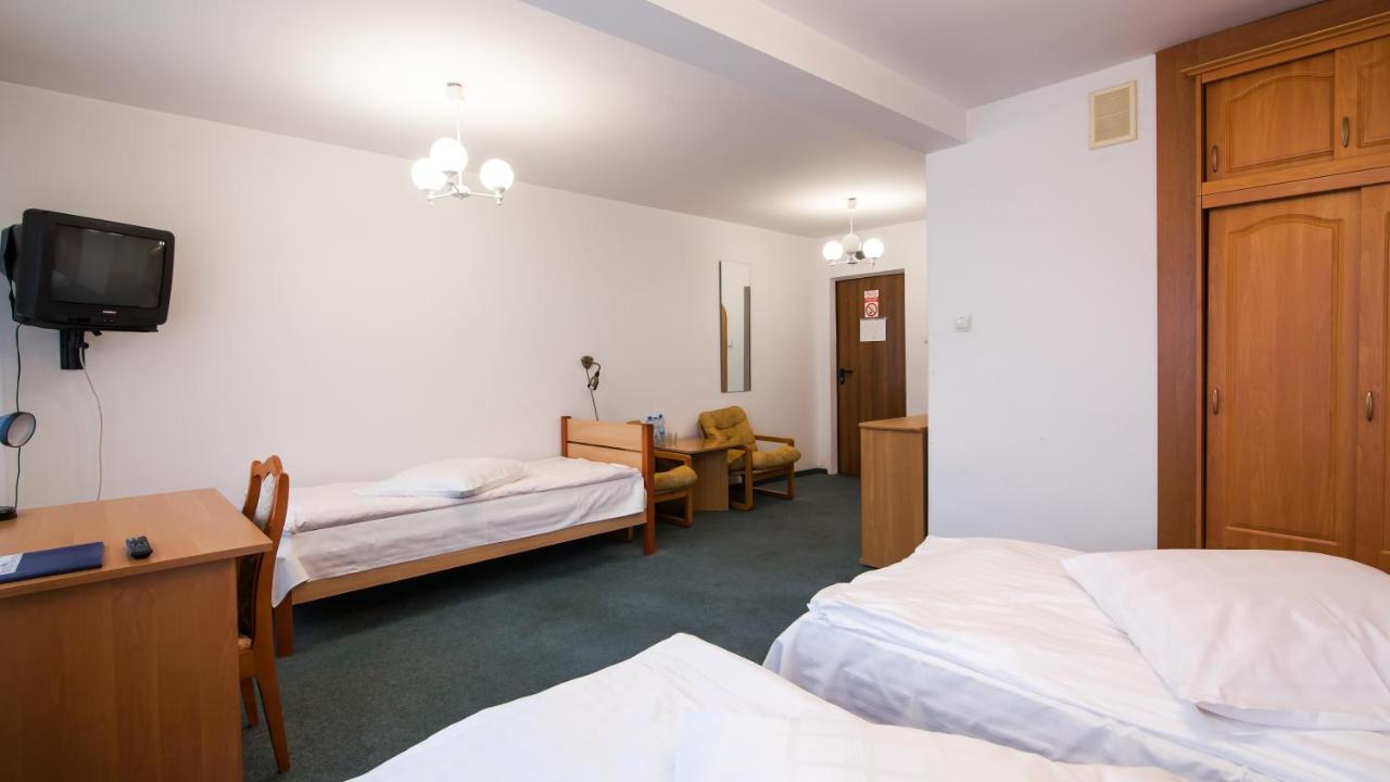 קונין Hotel Konin מראה חיצוני תמונה