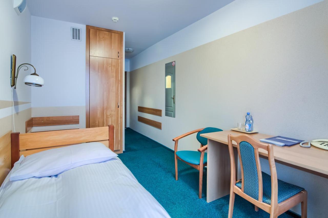 קונין Hotel Konin מראה חיצוני תמונה