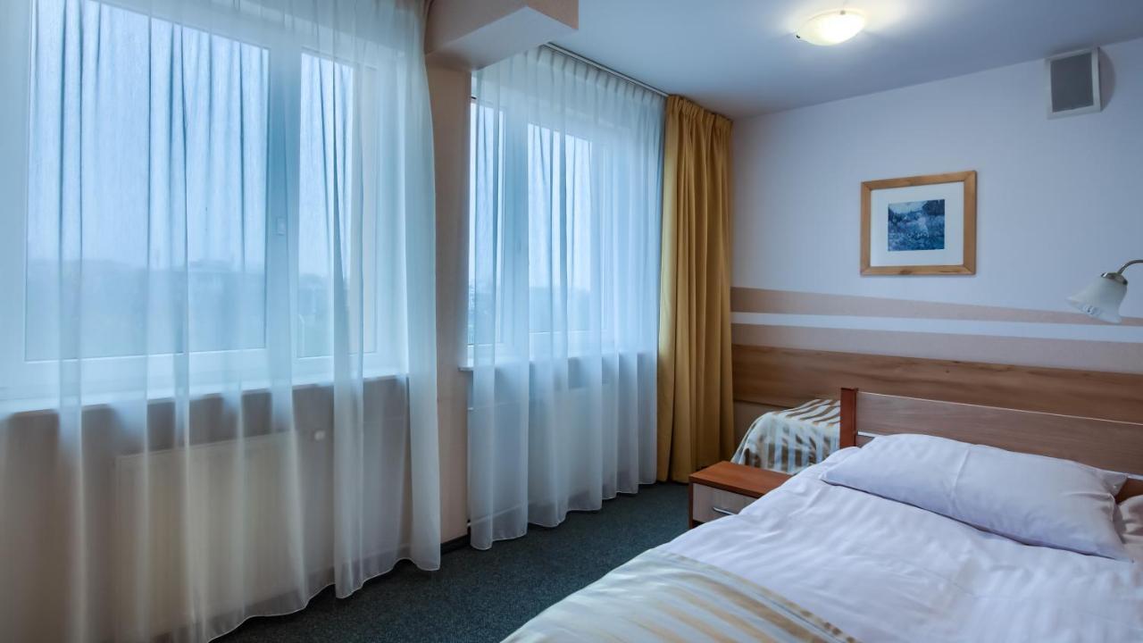 קונין Hotel Konin מראה חיצוני תמונה