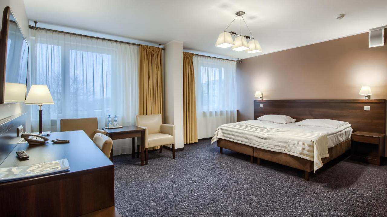 קונין Hotel Konin מראה חיצוני תמונה