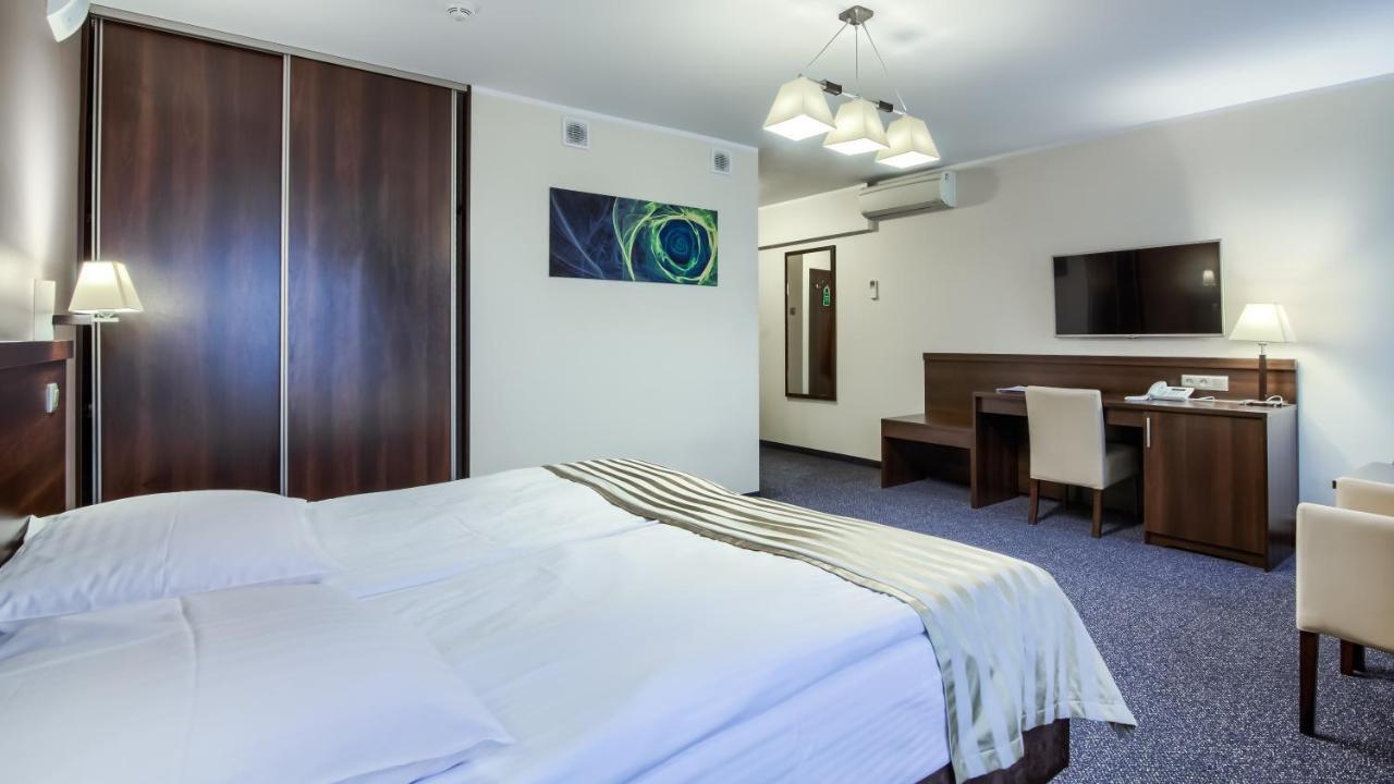 קונין Hotel Konin מראה חיצוני תמונה