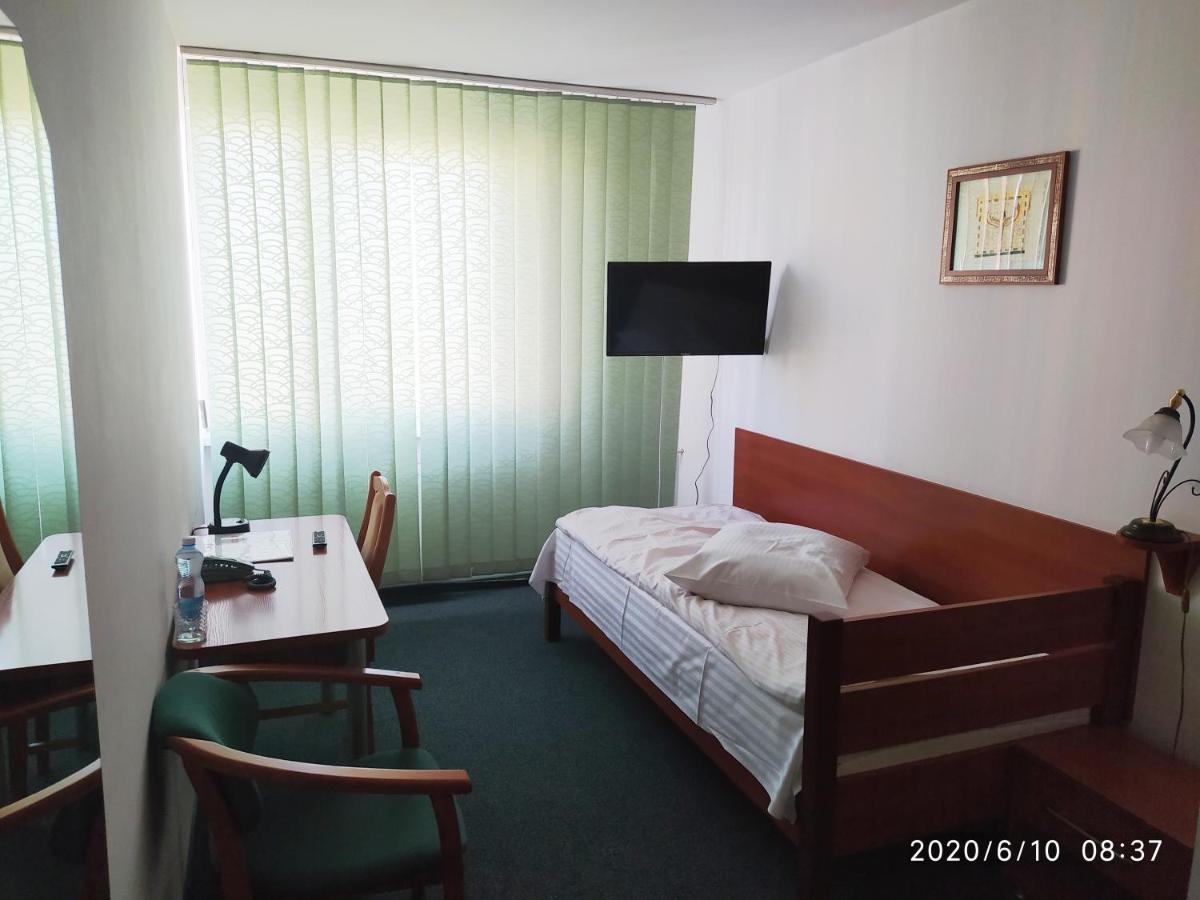 קונין Hotel Konin מראה חיצוני תמונה