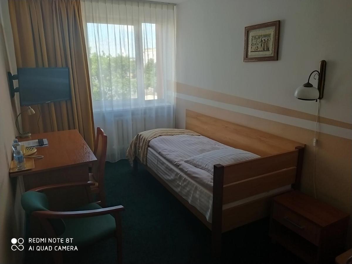 קונין Hotel Konin מראה חיצוני תמונה