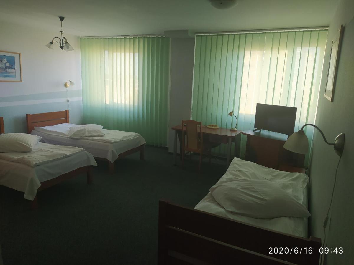 קונין Hotel Konin מראה חיצוני תמונה